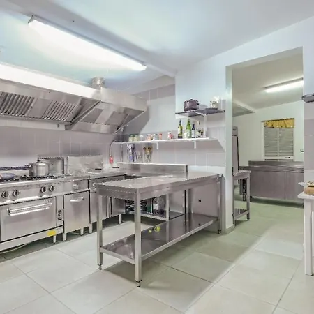 Contrada Schite Lejlighedshotel 4*